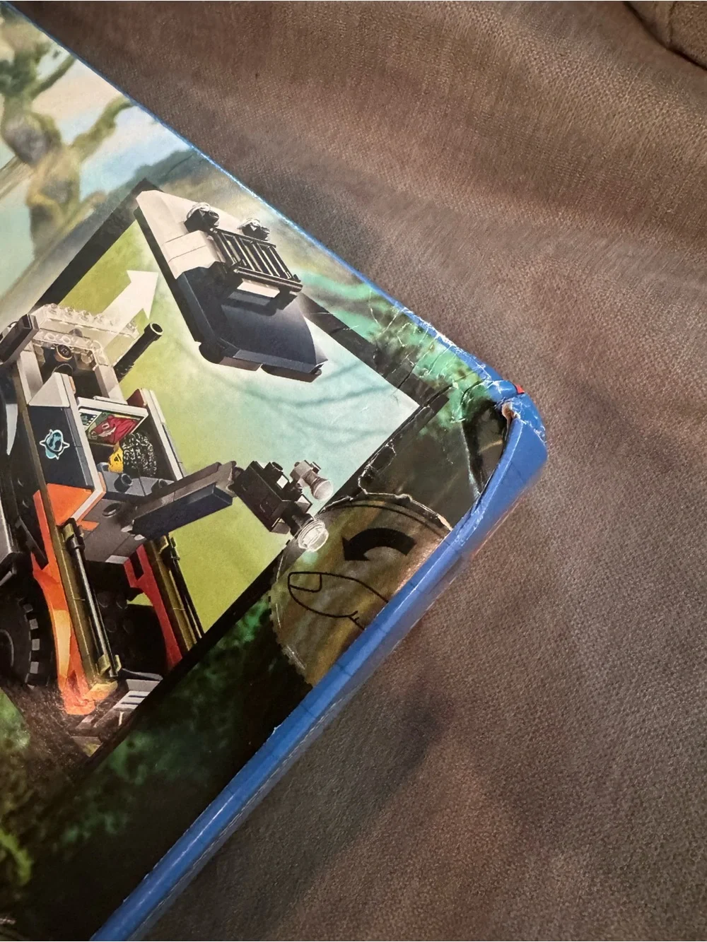 LEGO RETIRED City Jungle Explorer Off-Road Truck Playset NIB slightly damaged